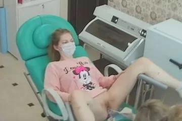 osmotr devstvennitsy u ginekologa.mp4 000247333 cr