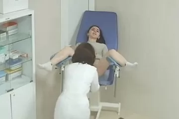vrach ginekolog beret devushke analiz.mp4 000071120 cr cleanup