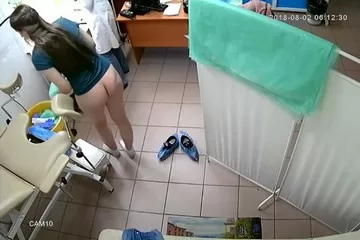 strojnaya devushka prishla na priem k ginekologu.mp4 000176250 cr