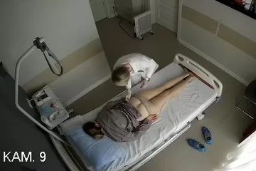 strojnoj zhenshchine delayut ukol v yagodicu.mp4 000029850 cr