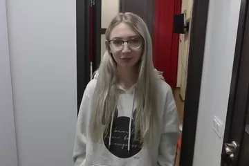 Наглый парень предложил молодой соседке анальный секс naglyj paren predlozhil molodoj sosedke analnyj seks